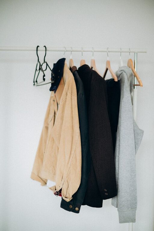 How to Build a Basic Capsule Wardrobe for Everyday Style