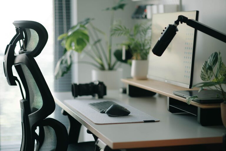 How to Choose a Comfortable Desk Chair: Essential Tips